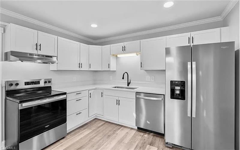 1501 Earl Dr - Photo 6 of 19