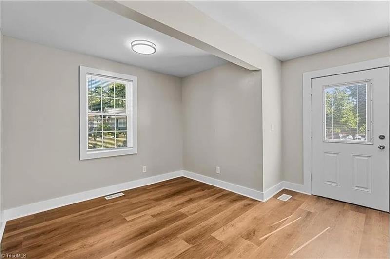 2242 Hollyrood St - Photo 2 of 22