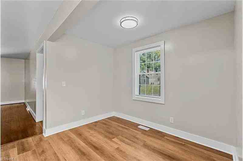 2242 Hollyrood St - Photo 3 of 22