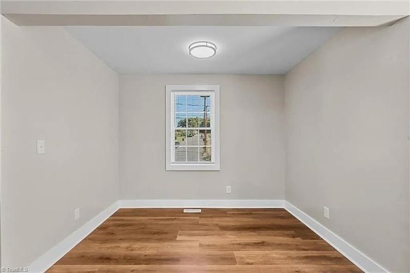 2242 Hollyrood St - Photo 4 of 22