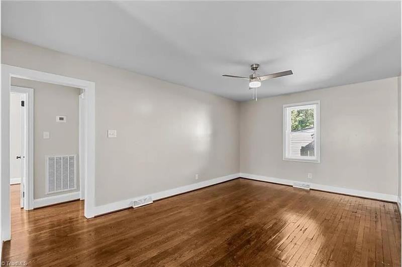 2242 Hollyrood St - Photo 5 of 22