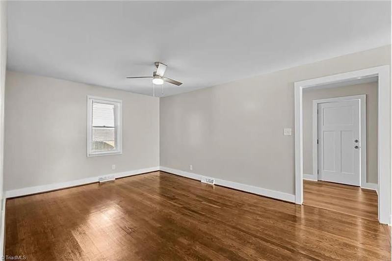 2242 Hollyrood St - Photo 6 of 22