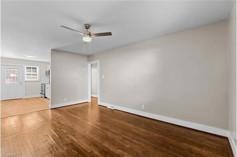 2242 Hollyrood St - Photo 7 of 22
