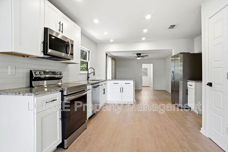 209 Westfork Dr - Photo 2 of 15