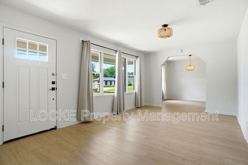 209 Westfork Dr - Photo 4 of 15