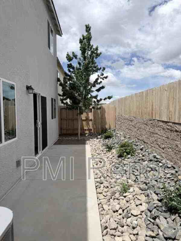 7548 Editor Dr - Photo 3 of 23