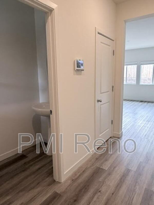 7548 Editor Dr - Photo 7 of 23