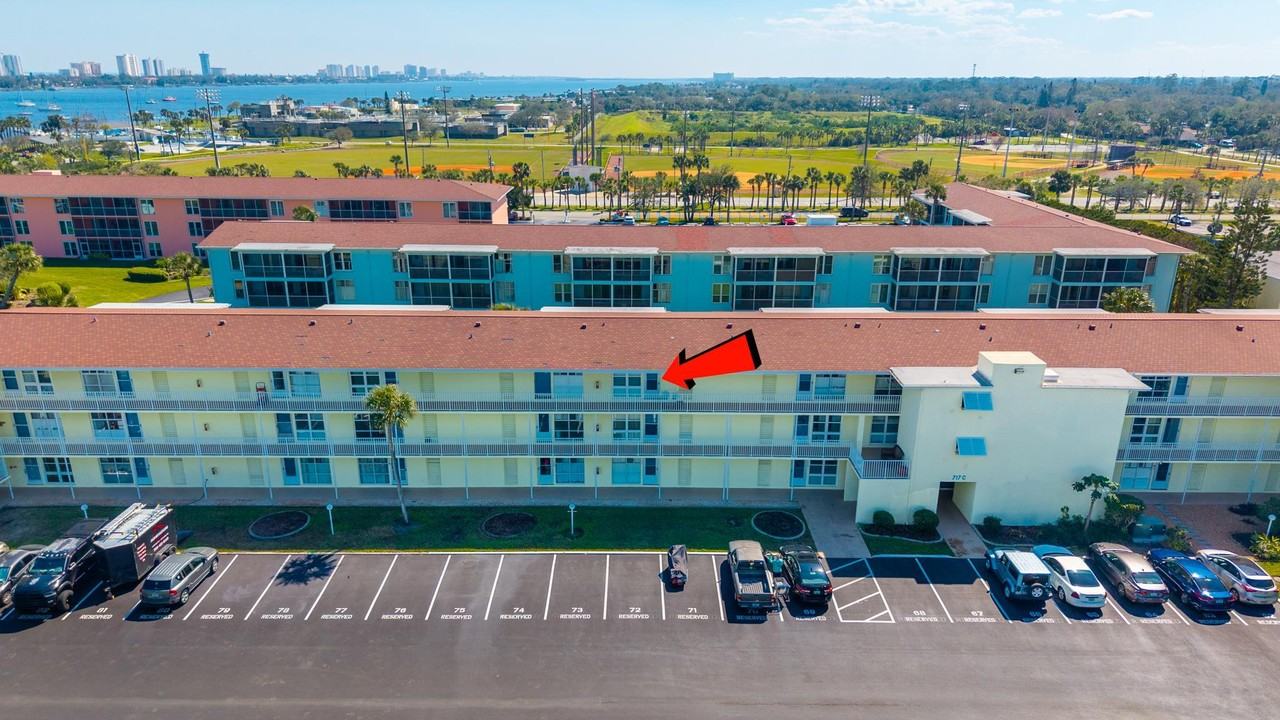 717 S Beach St - Photo 2 of 21