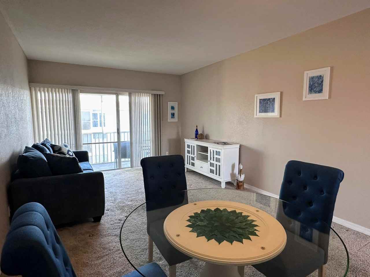 717 S Beach St - Photo 5 of 21