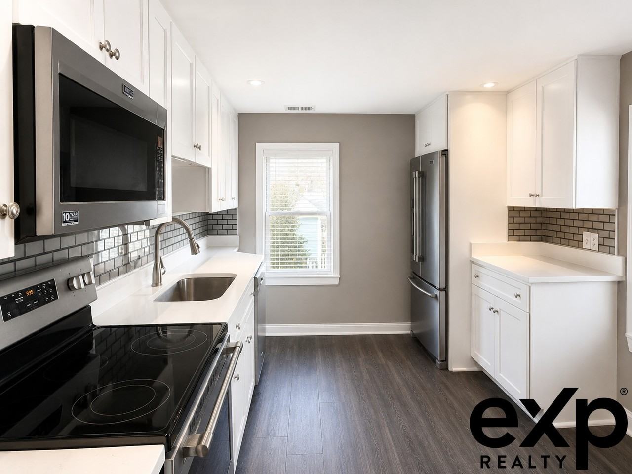 42 Clinton St #2 - Photo 2 of 25