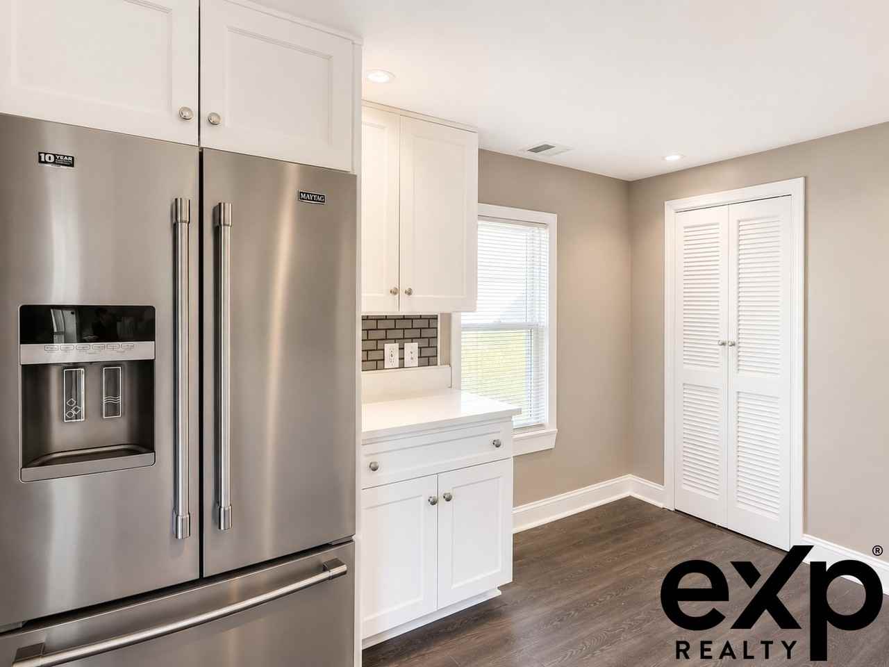 42 Clinton St #2 - Photo 3 of 25