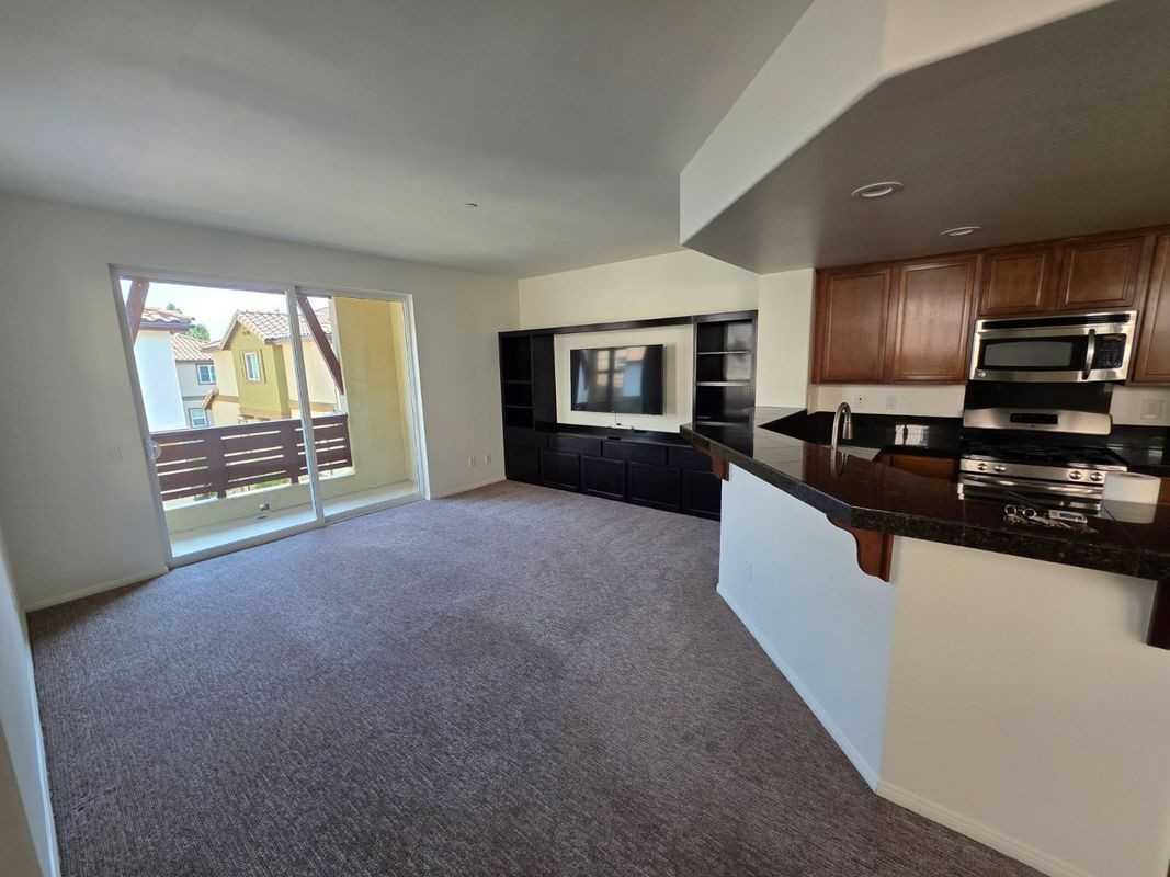 956 Tarragon Ln - Photo 3 of 6