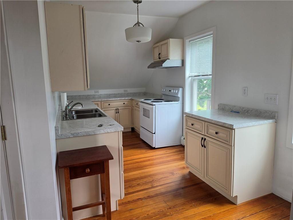 40 E Barrows St ##3 - Photo 2 of 15