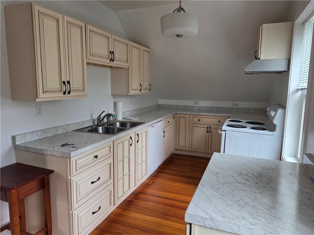 40 E Barrows St ##3 - Photo 3 of 15