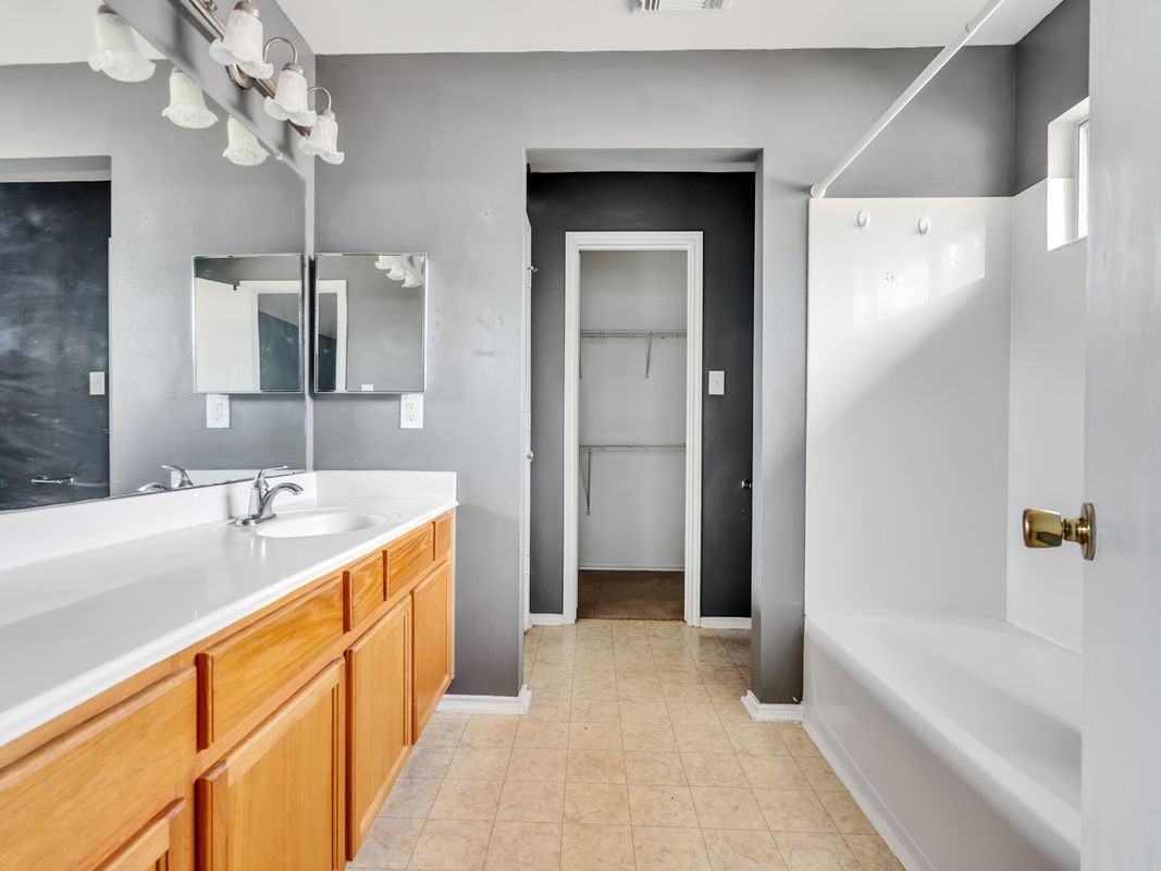 13119 Lindenloch Ln - Photo 4 of 25