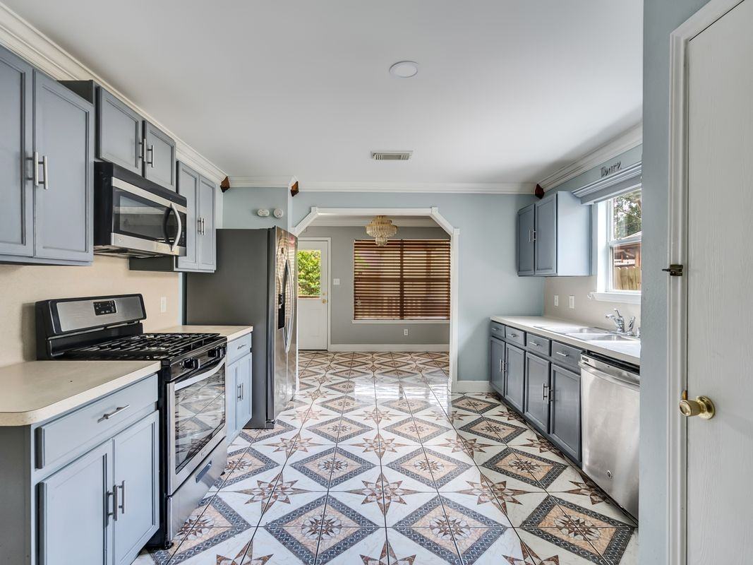 13119 Lindenloch Ln - Photo 7 of 25