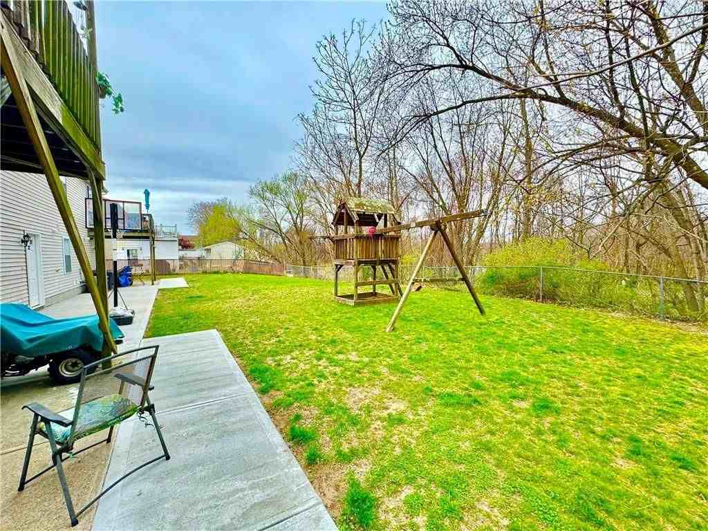 32 Silva St - Photo 3 of 26