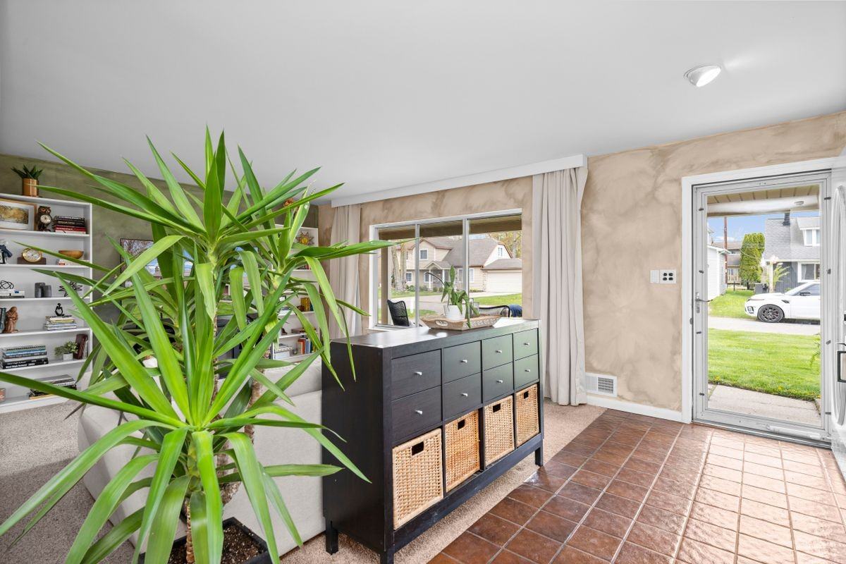 38027 Mallast St - Photo 3 of 37