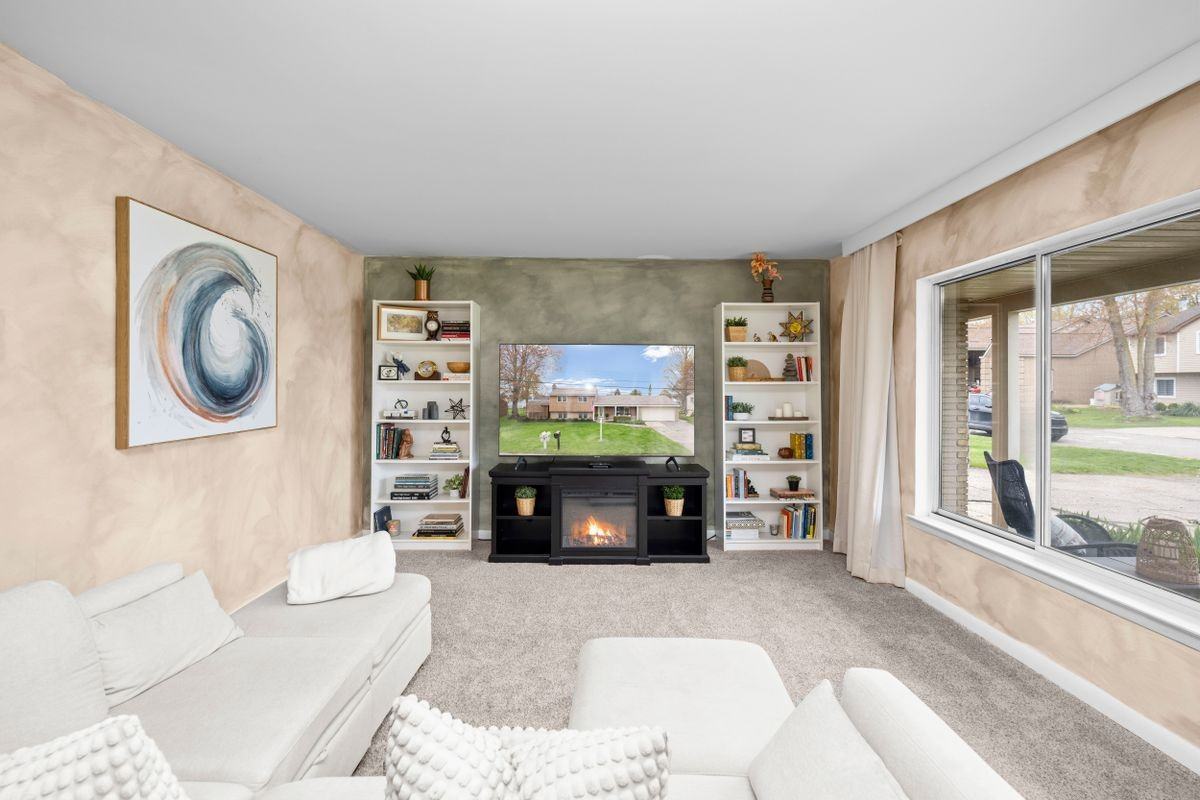 38027 Mallast St - Photo 5 of 37