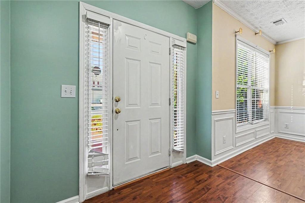 375 Clairidge Ln - Photo 4 of 28
