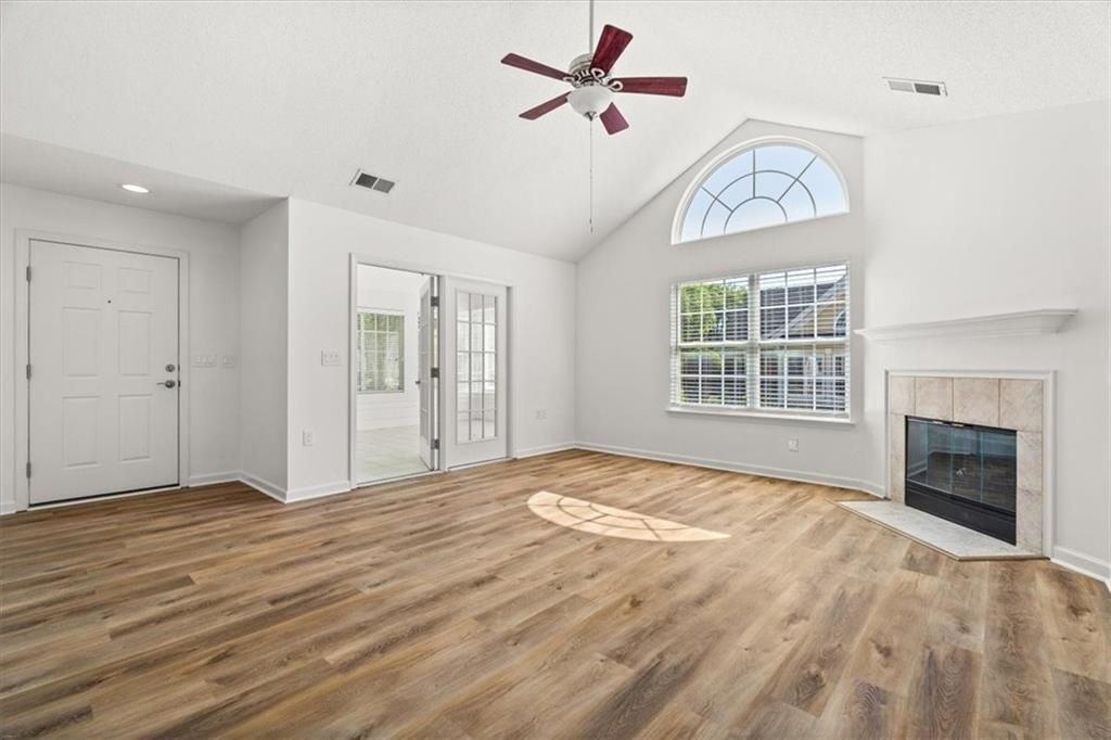 1305 Village Ln - Photo 3 of 36
