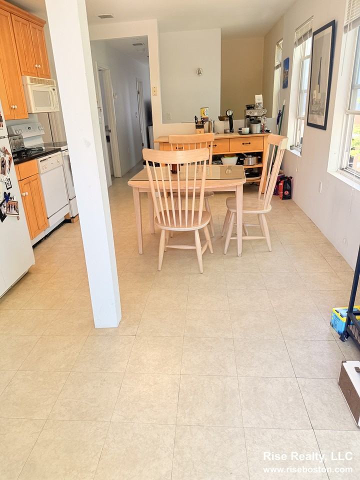 354 Putnam Ave #2 - Photo 6 of 13