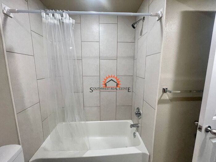 1025 W 18th St #9 - Photo 4 of 20
