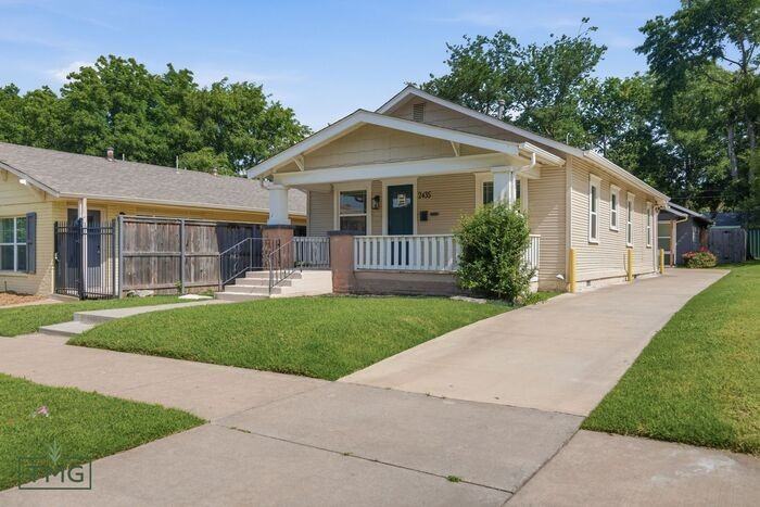 2435 E 10th St - Photo 6 of 24