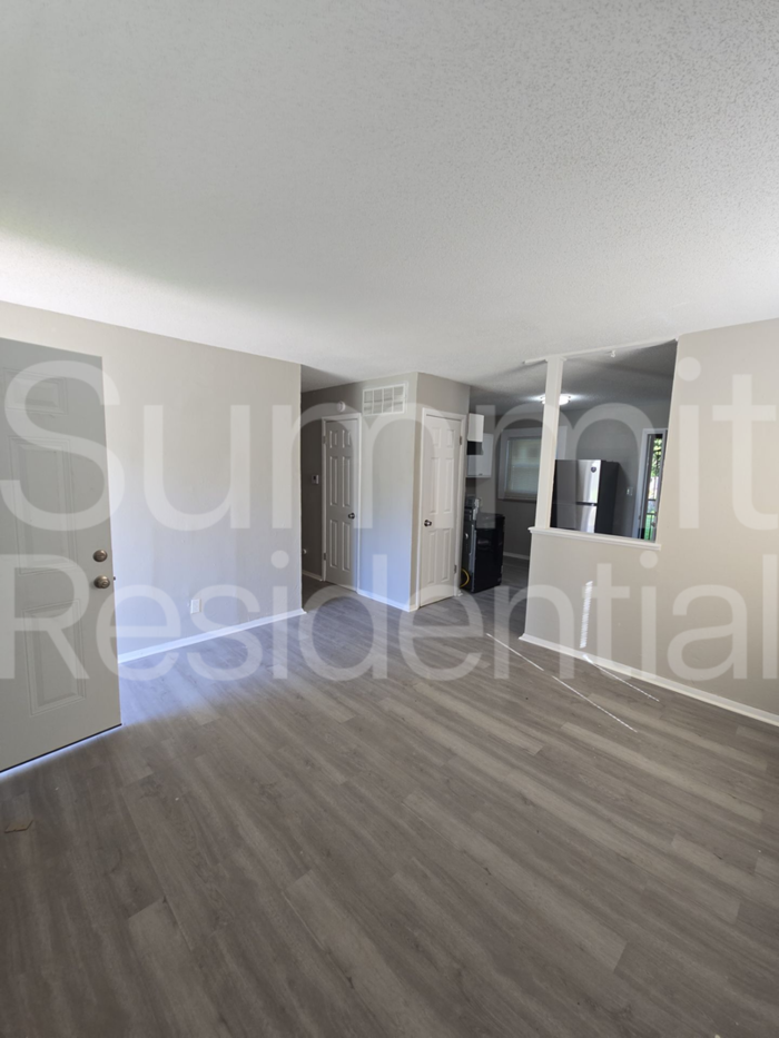 5707 E 40th St - Photo 2 of 13