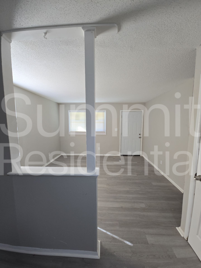 5707 E 40th St - Photo 5 of 13