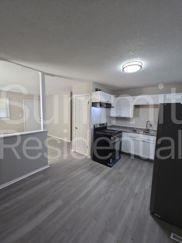 5707 E 40th St - Photo 6 of 13