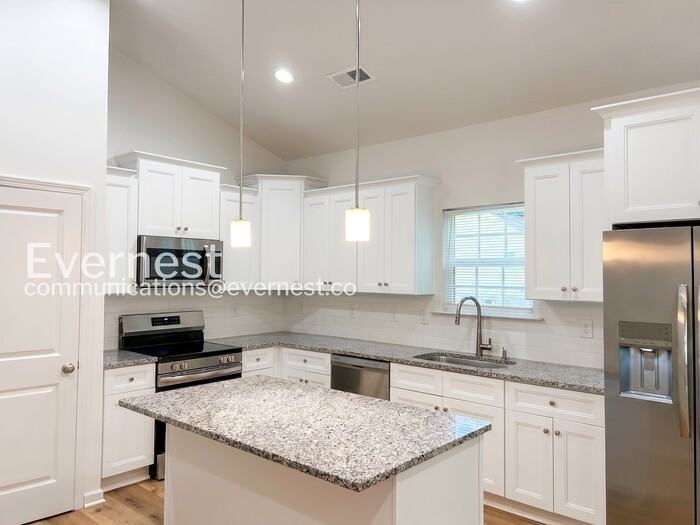 2126 Second St - Photo 3 of 31