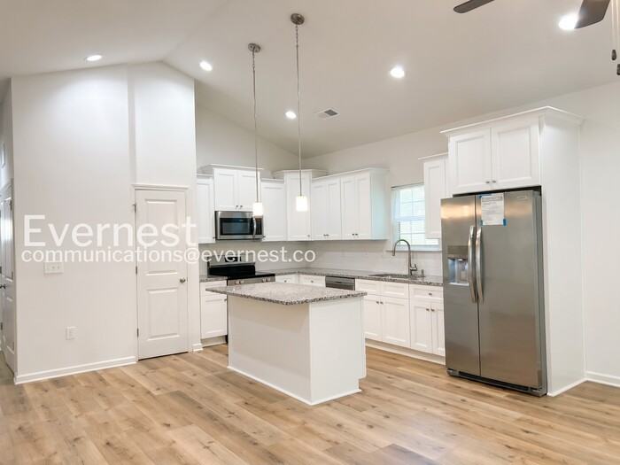 2126 Second St - Photo 5 of 31