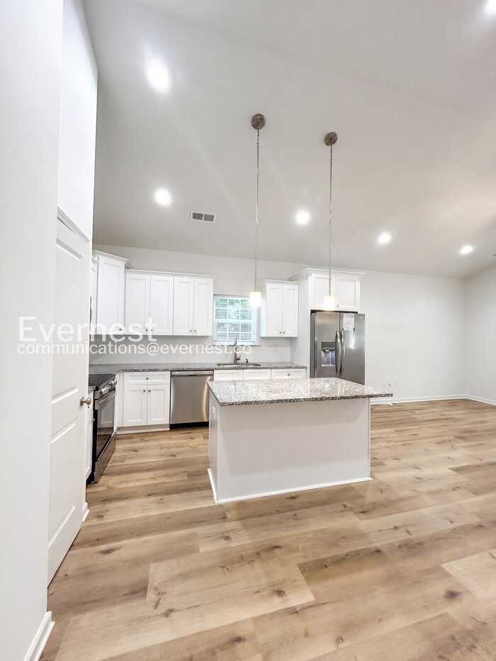 2126 Second St - Photo 6 of 31