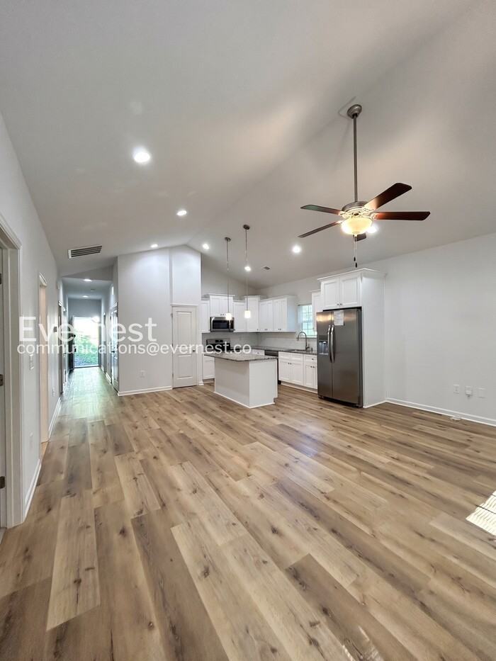 2126 Second St - Photo 7 of 31