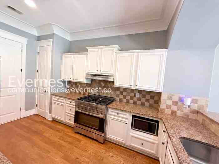 656 Flag Cir - Photo 2 of 36