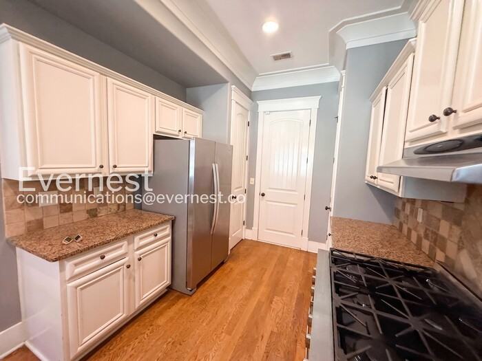 656 Flag Cir - Photo 4 of 36