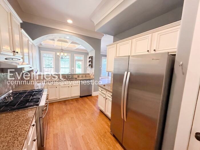 656 Flag Cir - Photo 5 of 36
