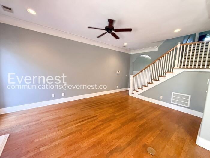 656 Flag Cir - Photo 7 of 36