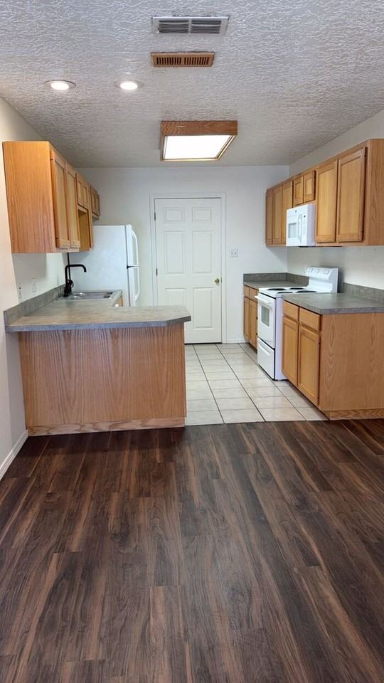 812 S Elgin Ave #4 - Photo 3 of 11