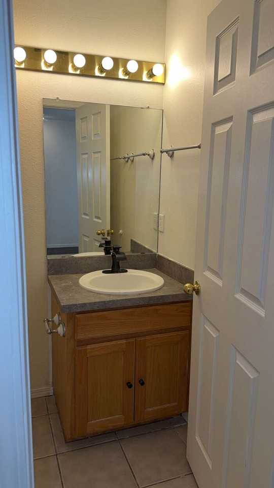 812 S Elgin Ave #4 - Photo 6 of 11