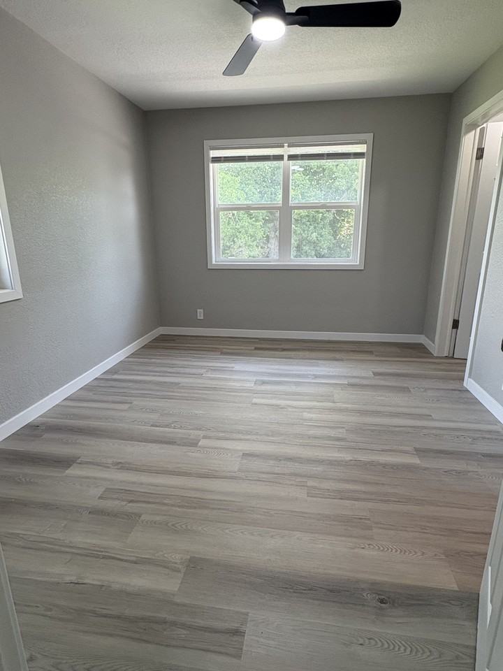 1606 Oakland Rd Ne #12 - Photo 4 of 7
