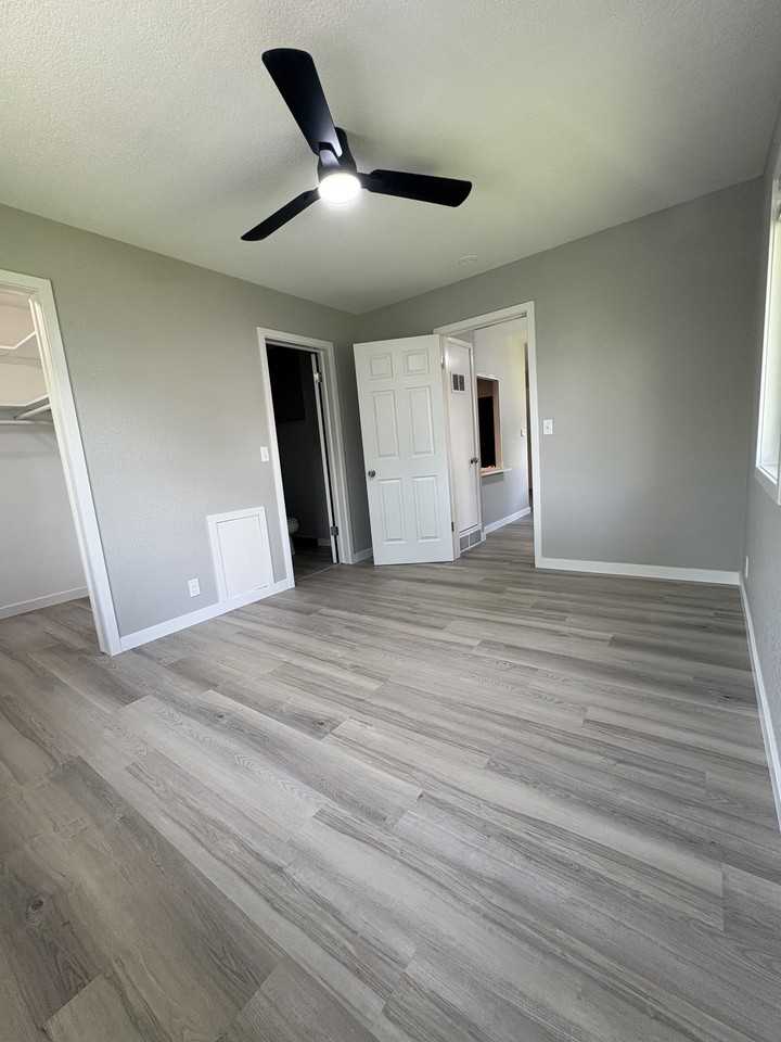 1606 Oakland Rd Ne #12 - Photo 5 of 7