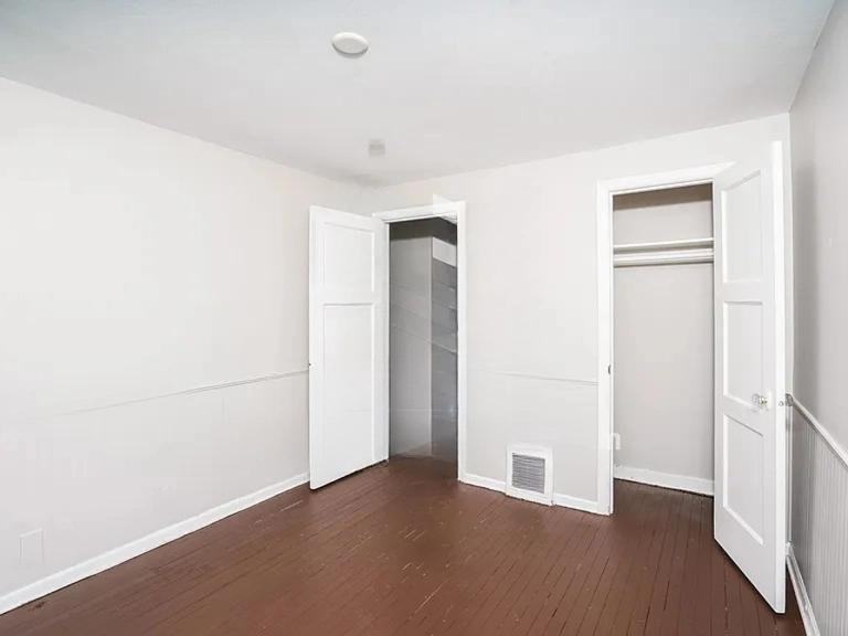 176 Roycroft Dr #NA - Photo 2 of 7