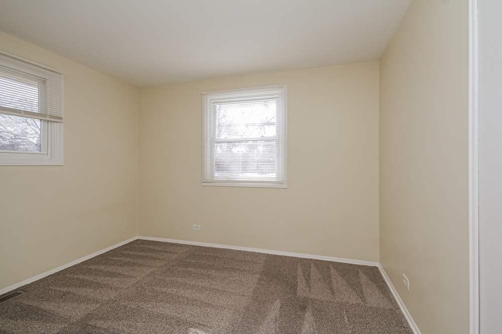 176 Roycroft Dr #NA - Photo 4 of 7