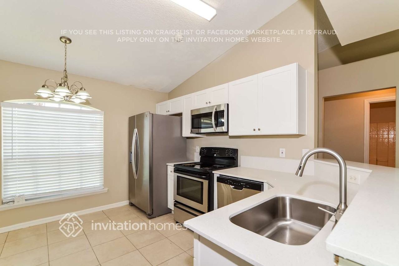 575 Eagle Ct - Photo 6 of 17