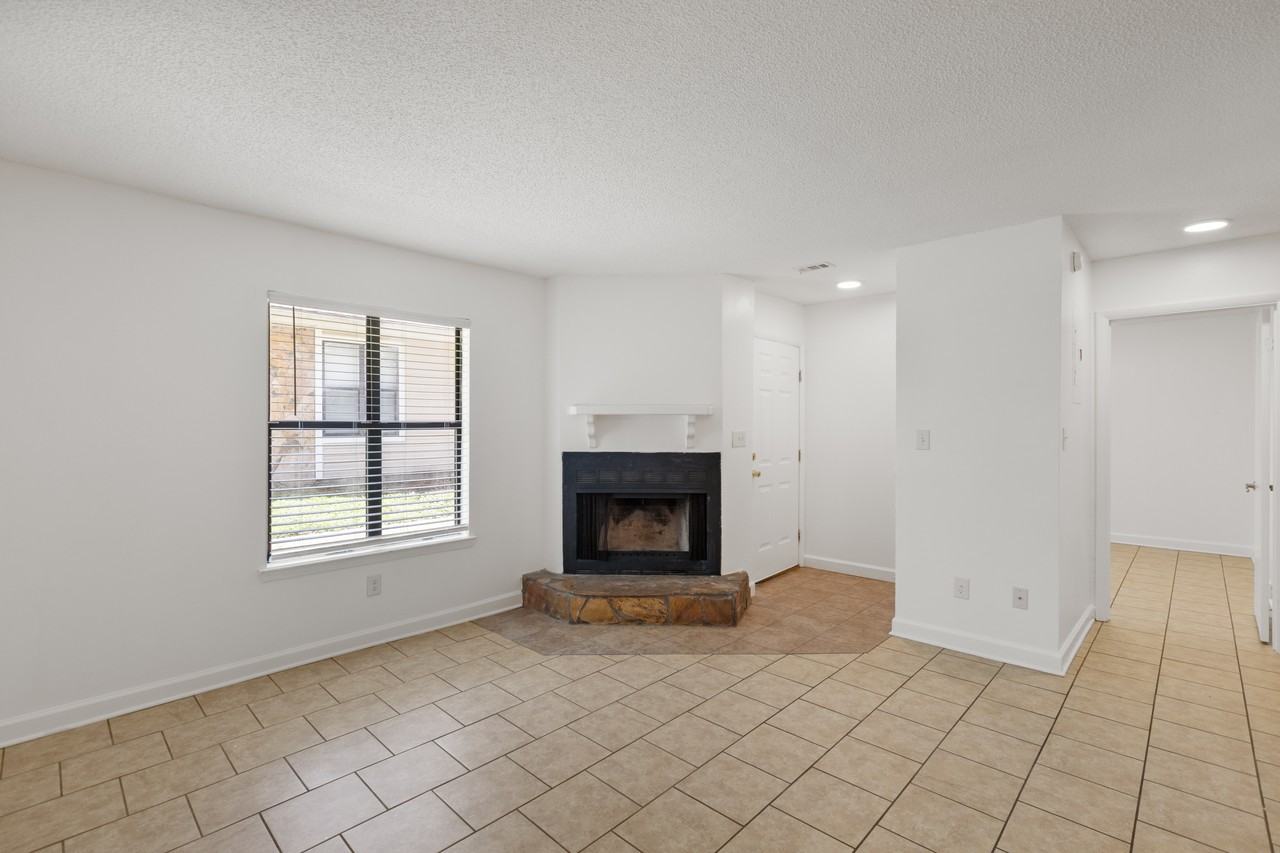 6346 W Fairfield Dr #A - Photo 5 of 18