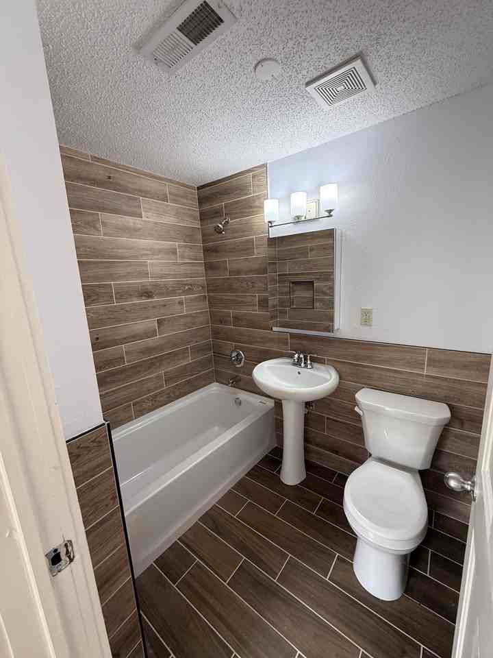 1719 Adams St Ne #4 - Photo 2 of 12