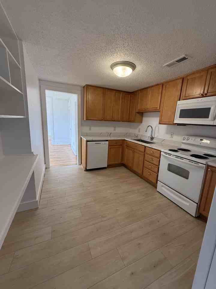 1719 Adams St Ne #4 - Photo 4 of 12