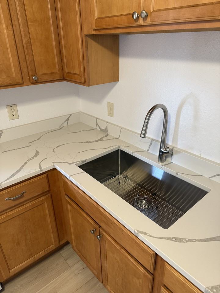 1719 Adams St Ne #4 - Photo 6 of 12